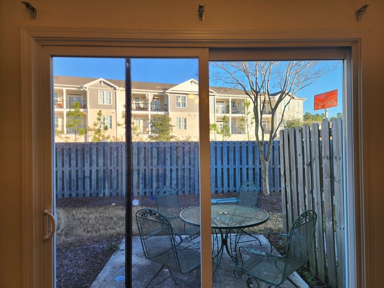 Building Photo - 1650 Bratton Ct