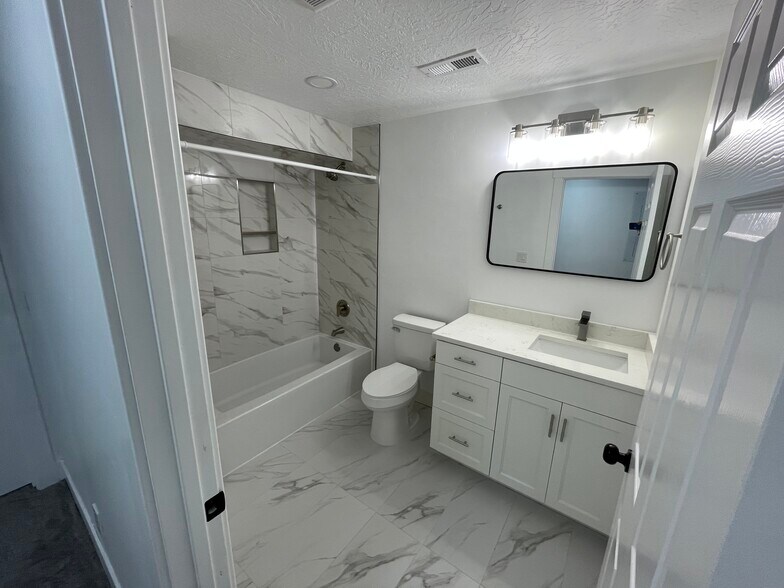 Building Photo - 3331 E 700 S