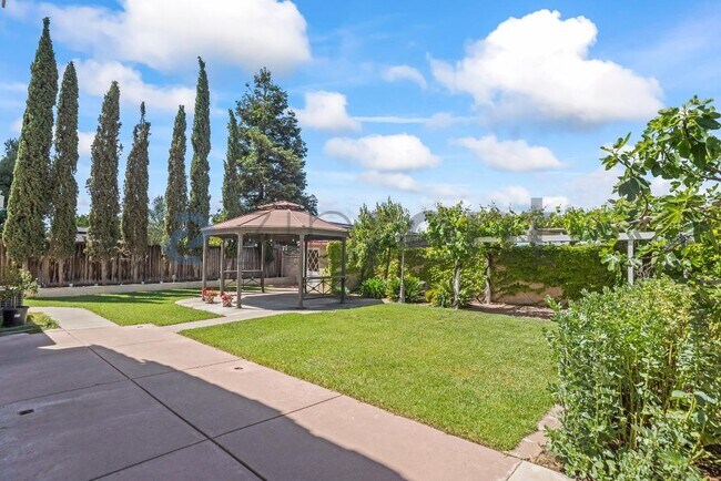 Building Photo - 1366 Jayhawk Ln