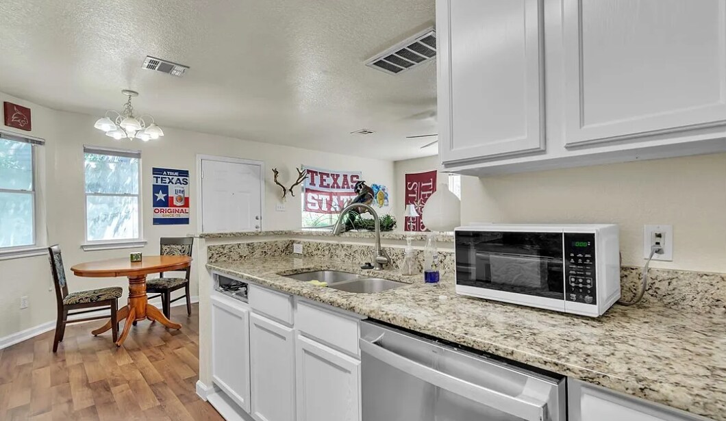 Building Photo - 897 Sagewood Trl