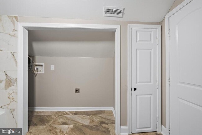 Building Photo - 906 Washington Ave