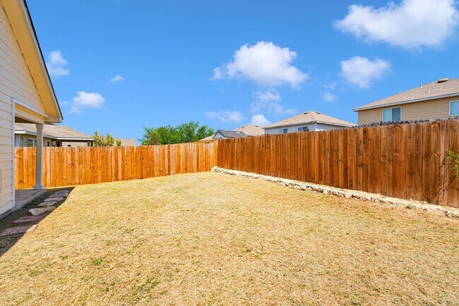 Building Photo - Cozy 3 Bedroom Home in Far West San Antonio!
