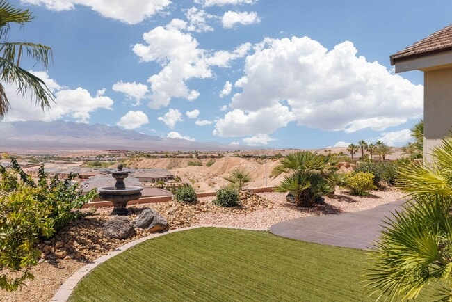 Building Photo - House in Gated Community with Views!