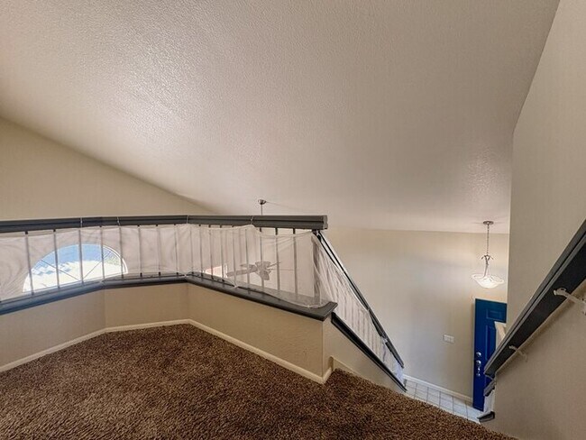Building Photo - Beautiful 3 bedroom 2.5 bathroom in Antelope!