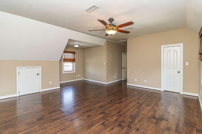 Building Photo - Spacious 2-Story in Pikeville! 3 BR | 2.5 BA w/ Bonus Room *Lawn Care / Trash Included*