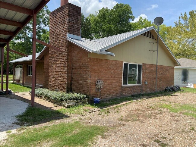 Primary Photo - 3329 Longhorn Dr