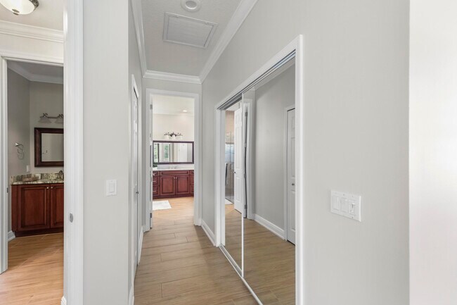 Building Photo - 1509 SW Mockingbird Cir