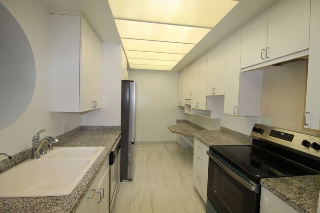 Building Photo - Coastal Ventura living – Gorgeous Ocean Views near Surfers Point