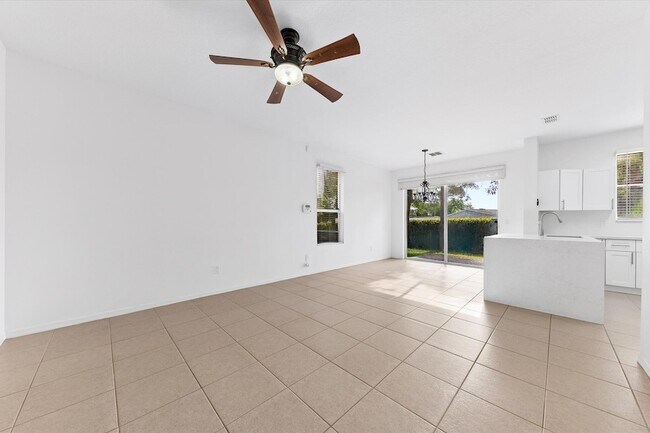 Building Photo - 402 Seminole Palms Dr
