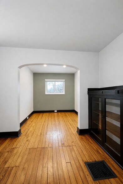 Building Photo - 333 Reifert St