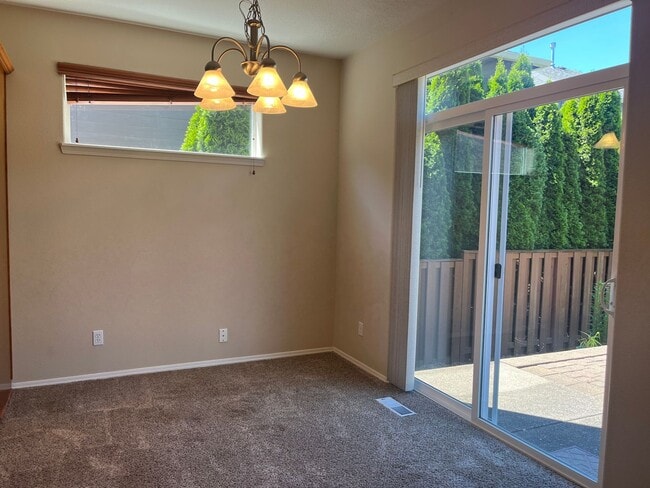 Building Photo - Beautiful 4BD + Den | 2.5BA | Single Family Home | Orenco Gardens Neighborhood