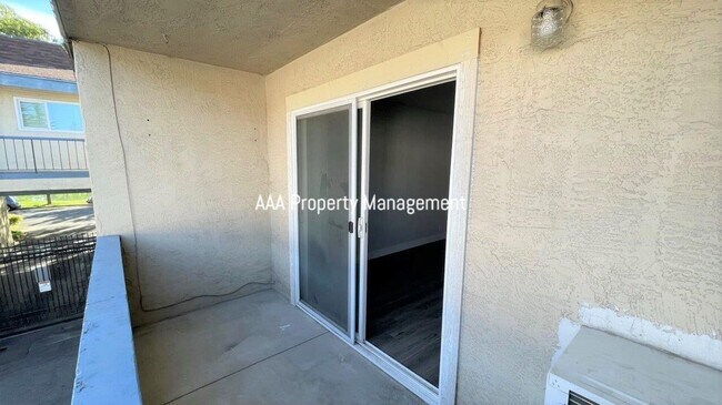 Building Photo - Concord Beautiful remodeled 1 bedroom 1 bath condo! Central location