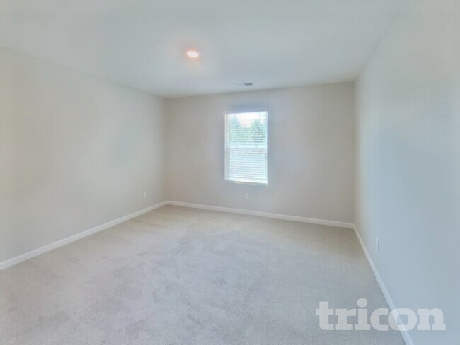 Building Photo - 2124 Southlea Dr