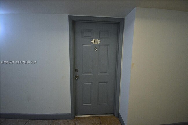 Building Photo - 102 SW 6th Ave