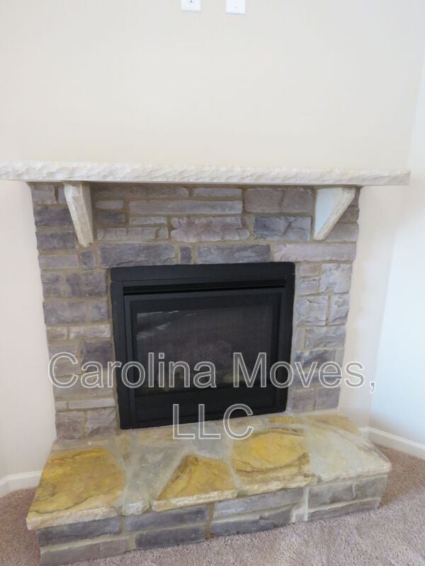 Building Photo - 206 Heatherwood Ln