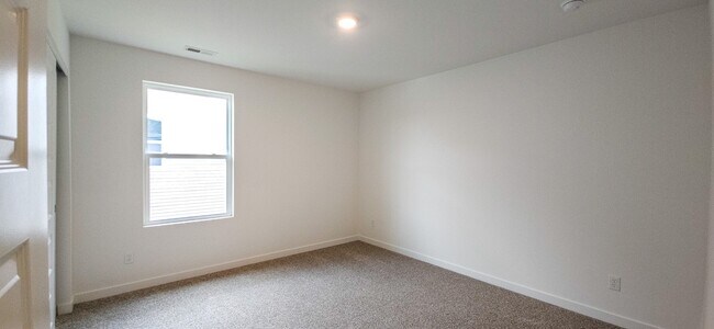 Building Photo - 4215 Viceroy St