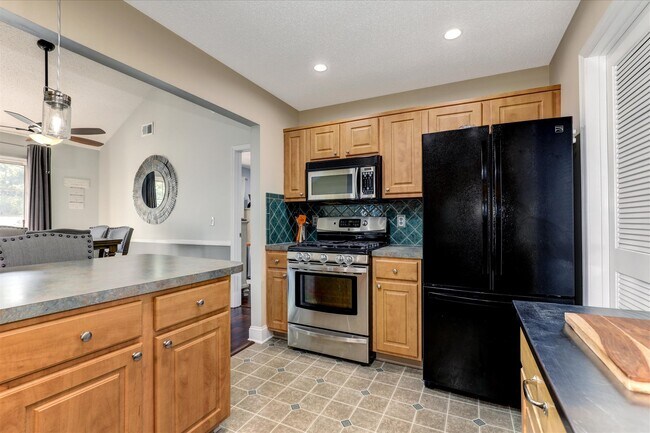 Building Photo - 16 Juneau Ct