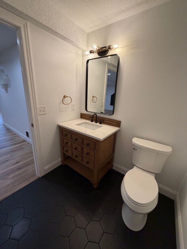 Building Photo - COMMINNG SOON - 4 BED 3 1/2 BATH HOUSE