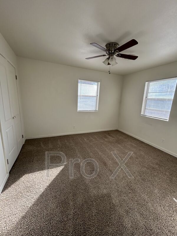 Building Photo - 1301 E 9th St