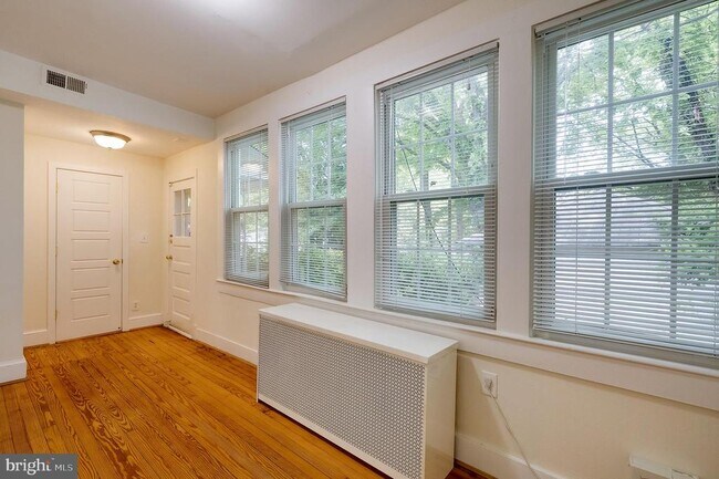 Building Photo - 4209 Ellicott St NW