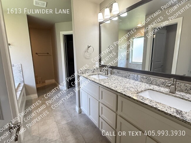 Building Photo - 1613 Fulwider Ln
