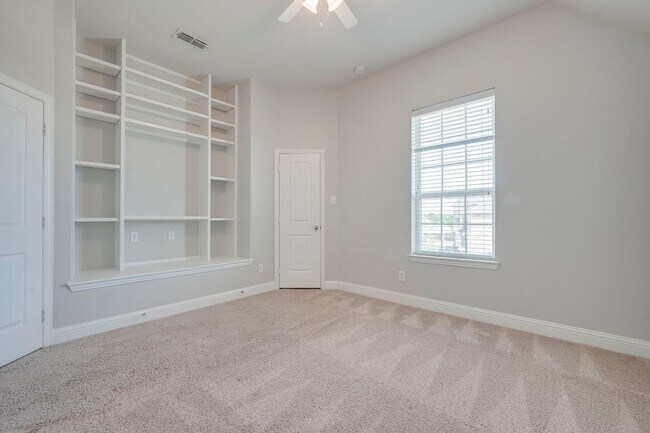 Building Photo - Welcome to this beautiful 4-bedroom, 3.5-b...