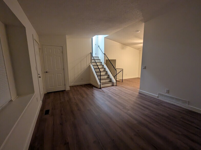 Building Photo - 8491 Rabbitbrush Way