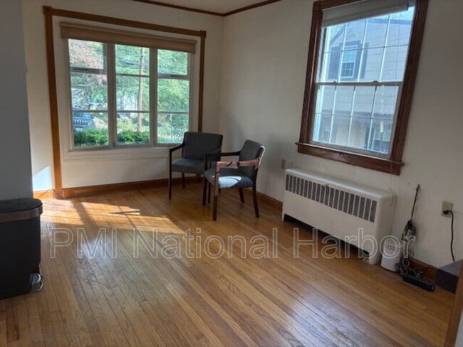 Building Photo - 611 Rosemere Ave
