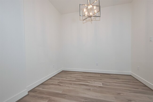 Building Photo - 7918 Parnell St
