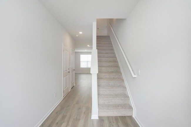 Building Photo - Lovely Townhome in Lebanon with Community ...