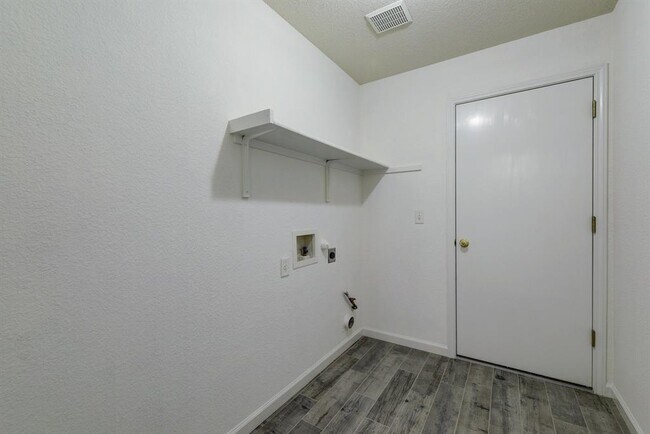 Building Photo - 234 Bastian Ln