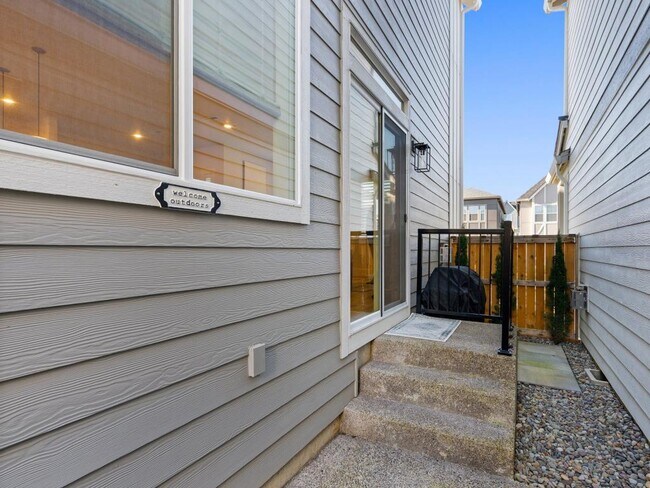 Building Photo - 13728 SW 166th Ave