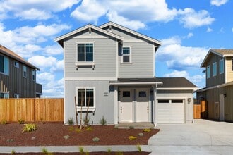 Building Photo - 2 Months Free Rent! 2 BED 1 BATH UPPER UNI...