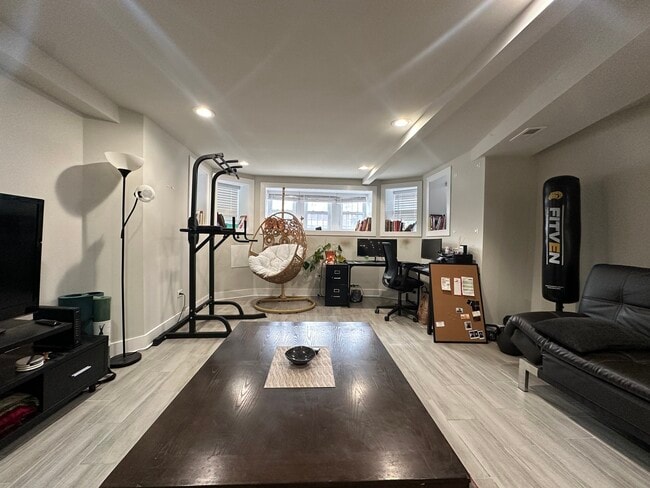 Building Photo - 2524 W Superior St