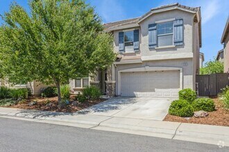 Building Photo - Gorgeous Roseville Home in Gated Community!
