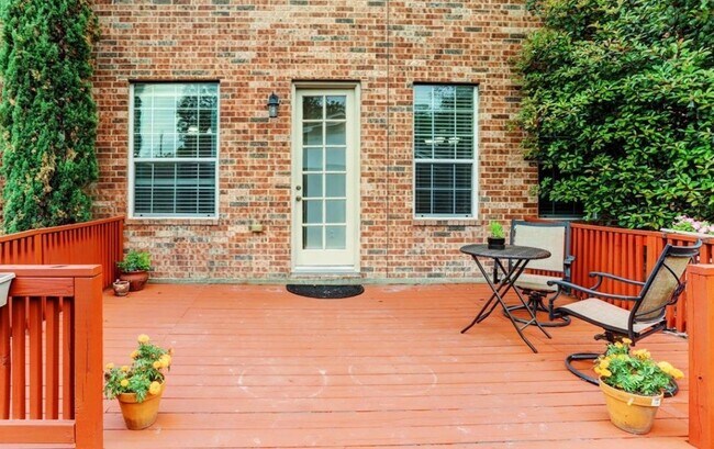 Building Photo - 1506 Shady Villa Fern
