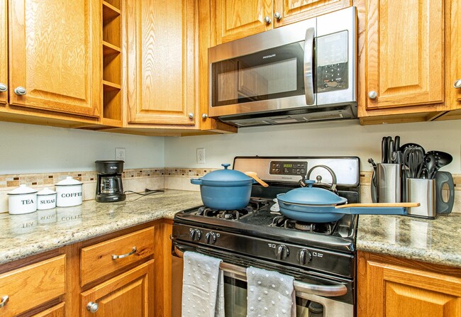 New, stainless steel appliances and granite countertops for enjoying healthy, fresh, home-cooked mea - 24137 Del Monte Dr