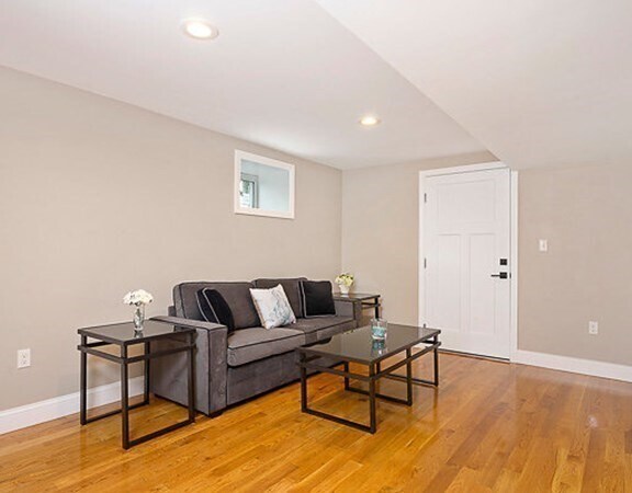 Building Photo - 68 Edward St