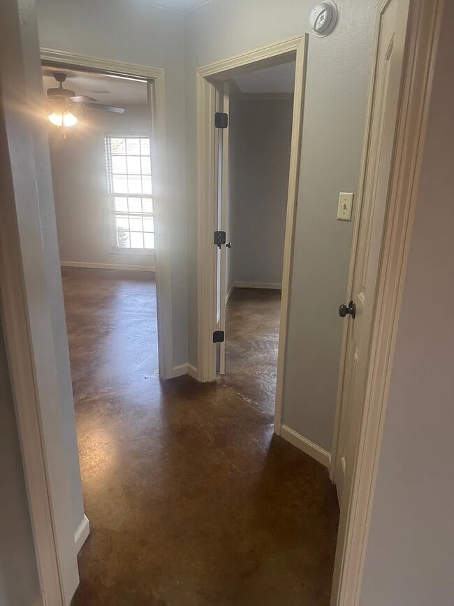 Building Photo - 5375 Sanson Dr