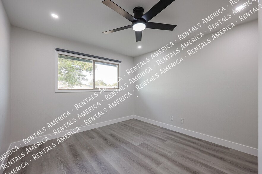 Building Photo - 5205 W Caribbean Ln