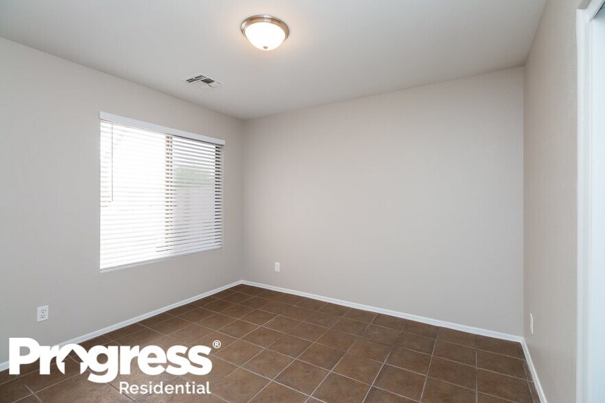 Building Photo - 328 S 89th St