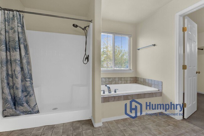 Building Photo - 3956 E Granger Dr