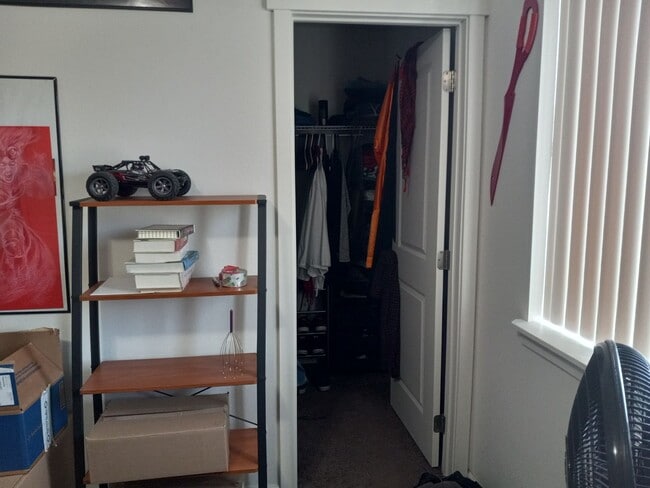 Building Photo - Charming 3-Bedroom Home in Prime Pullman L...