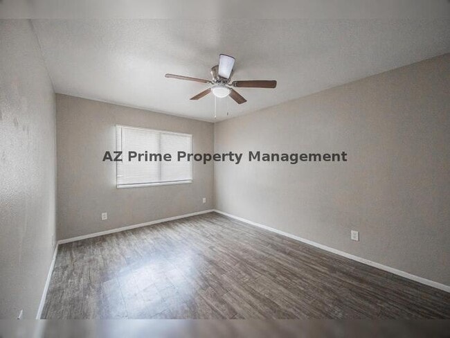 Building Photo - 5041 N 39th Dr