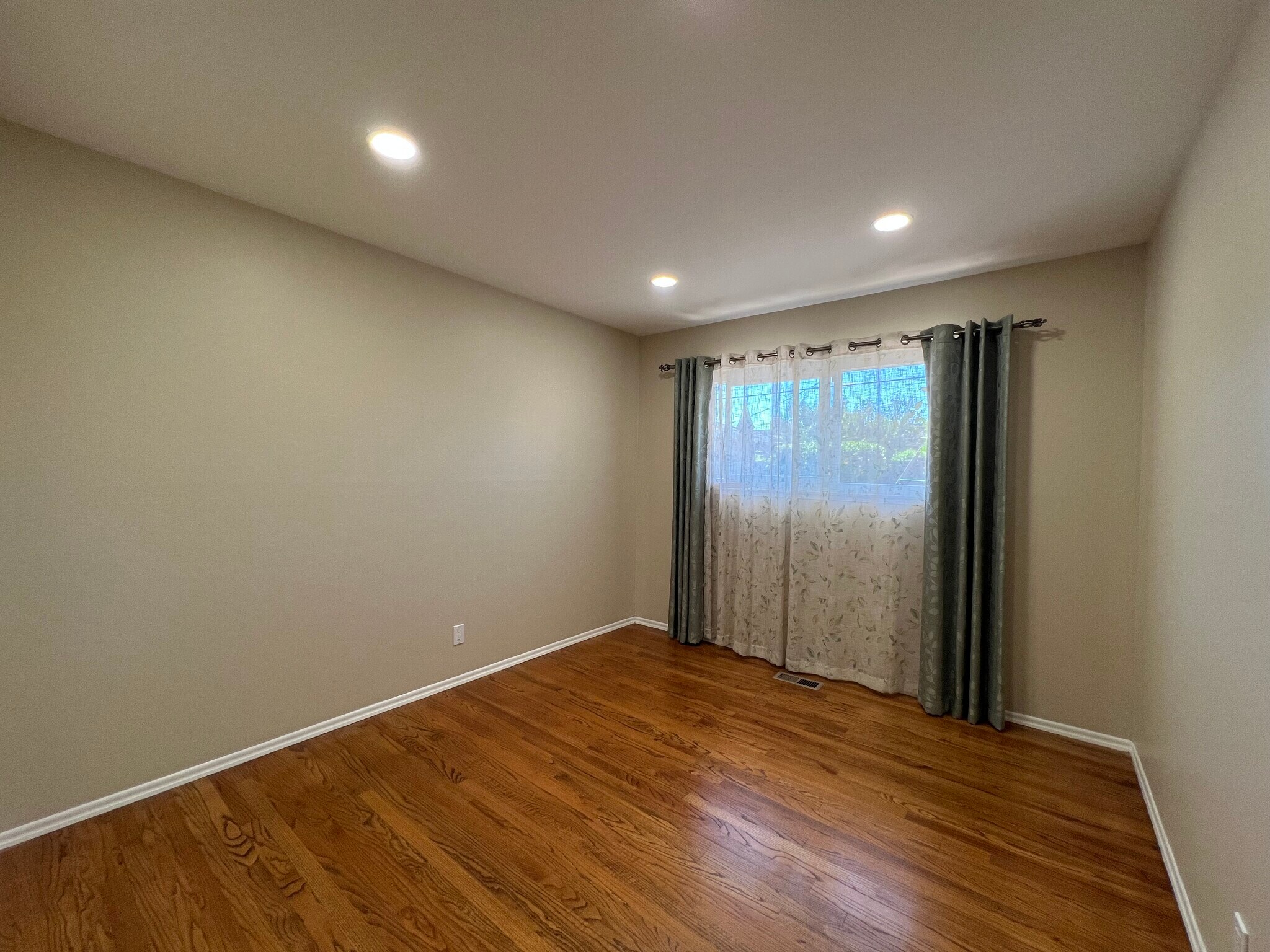 Building Photo - 1159 Runnymede Dr