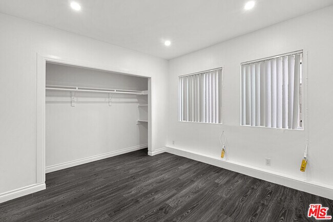 Building Photo - 1170 N Bronson Ave