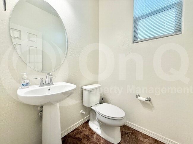 Building Photo - 3706 S 57th Ln