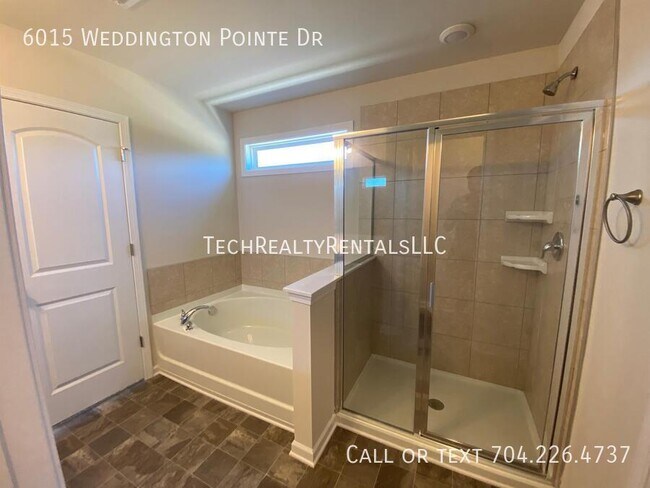 Building Photo - 6015 Weddington Pointe Dr