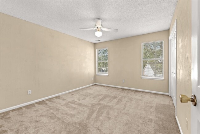Building Photo - 3 BR, 2.5 BA, 2 Car Garage -- Charleston N...