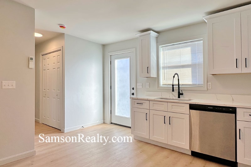 Building Photo - 39 Schofield St